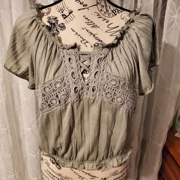 ALMOST FAMOUS Nwot Almost Famous crop top sz large - Picture 1 of 6